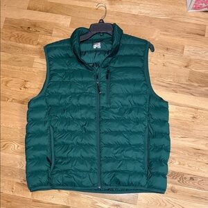 32 Degrees Forest Green Puffer Vest packable style